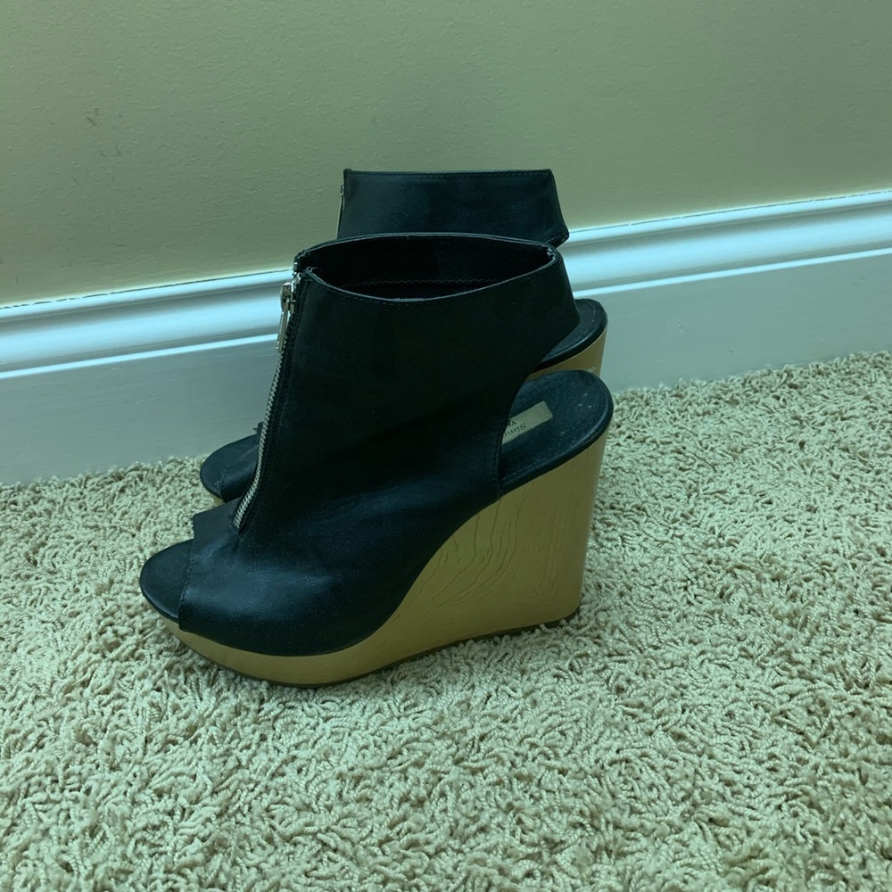 Black zip up wedges💕